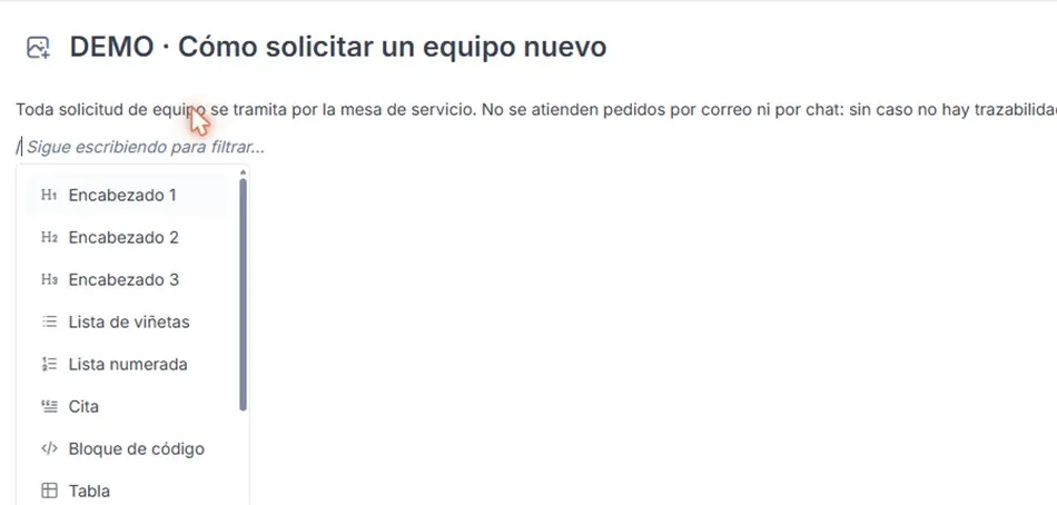 Editor por bloques de la base de conocimiento: al escribir una barra aparece un menú con Encabezado 1, 2 y 3, lista de viñetas, lista numerada, cita, bloque de código y tabla.